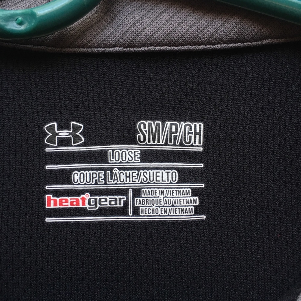 Under armor collared shirt - Picture 3 of 3